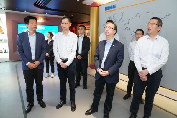 東方電氣集團(tuán)總經(jīng)理助理胡修奎一行到中國有研調(diào)研交流