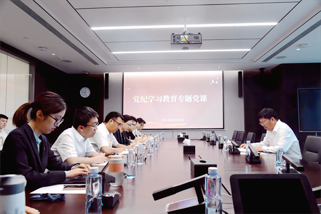 中國(guó)有研黨委委員、總會(huì)計(jì)師劉顯清為研究生院黨總支講授黨紀(jì)學(xué)習(xí)教育專(zhuān)題黨課