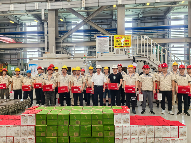 中國有研工會組織開展一線送清涼、送安全活動