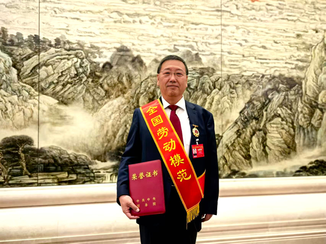 喜報(bào)！中國有研熊柏青榮獲“全國勞動(dòng)模范”稱號(hào)